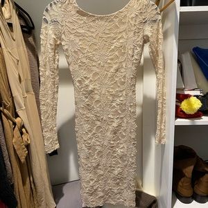 Backless lace dress